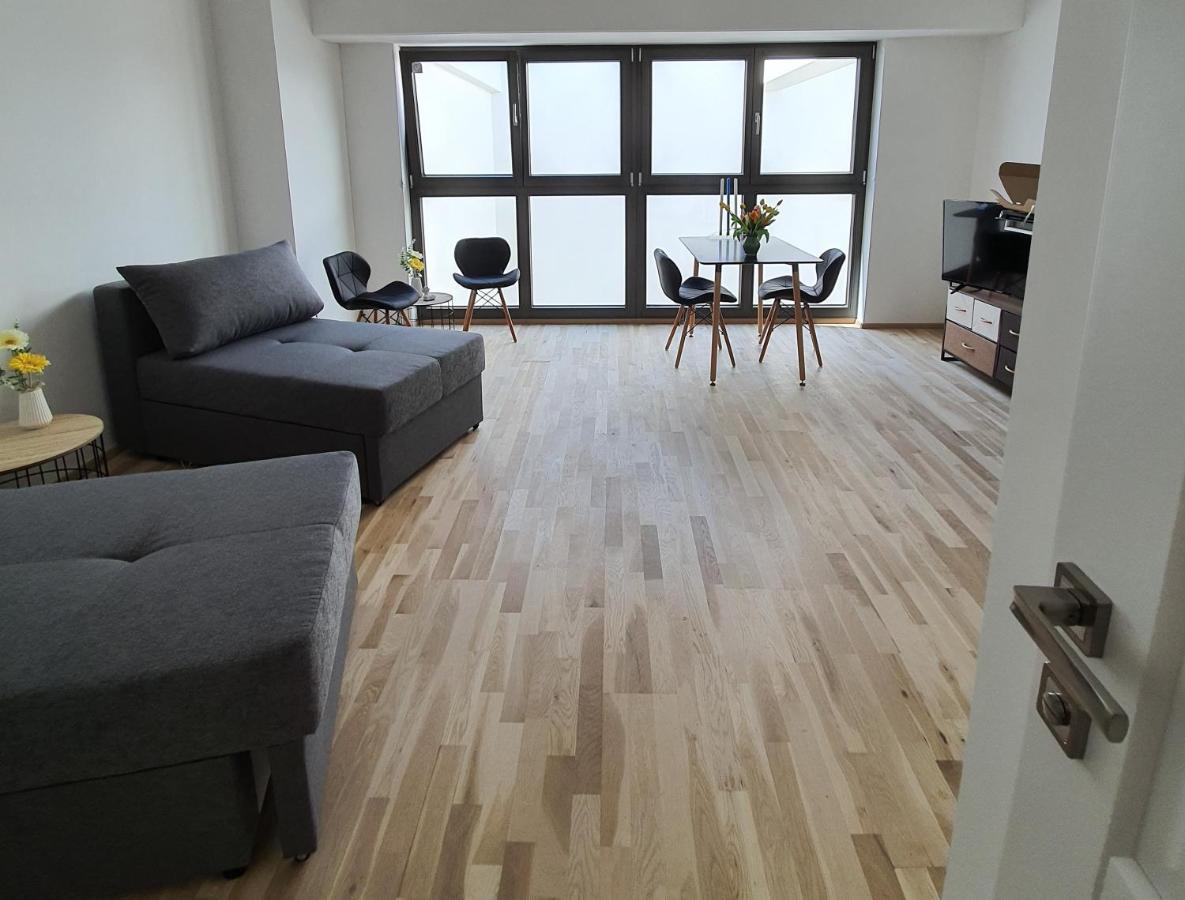 Greenpoint Apartment Wiener Neustadt Bagian luar foto